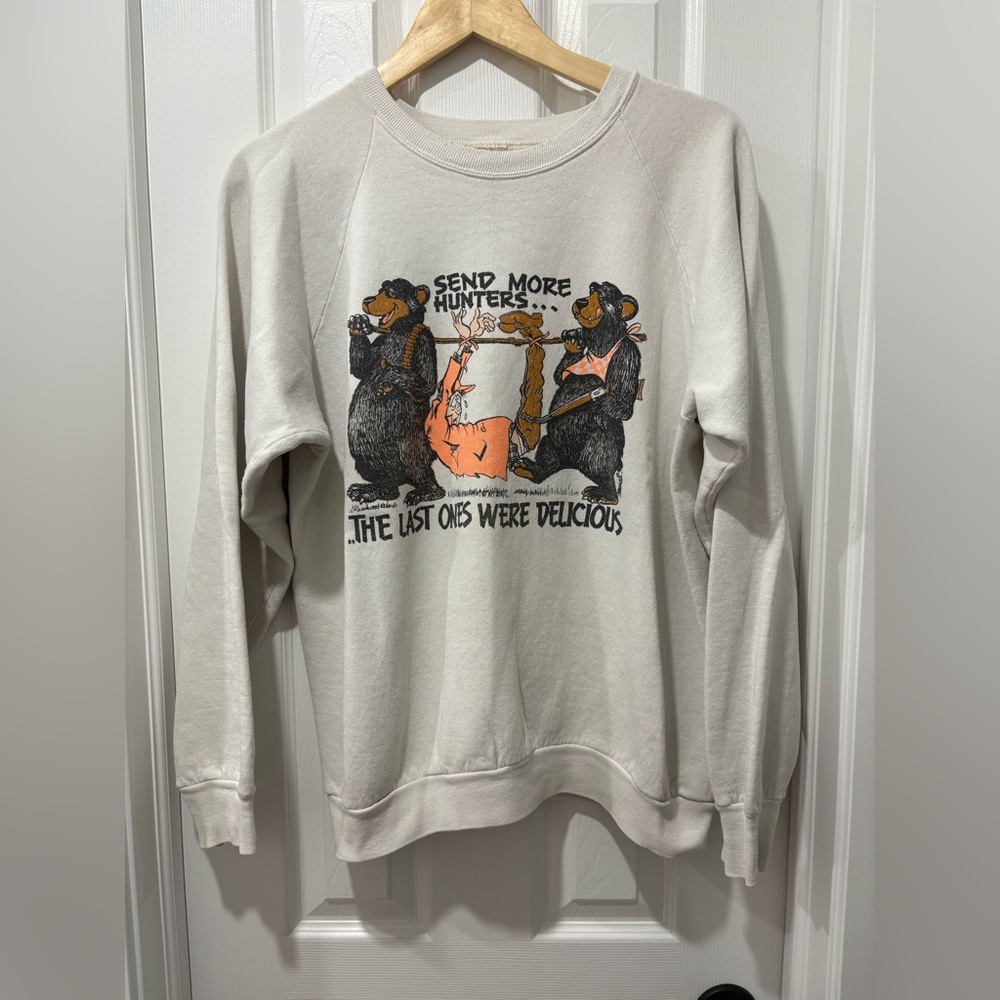 Vintage 1980s Graphic Print Men's Sweater Hunting Bears Med * CLEAR OUT SALE
